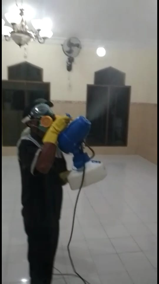 seksi lingkungan, penyuluhan tentang virus corona dan lanjut dengan penyemprotan disinfektan di padukuhan pondok
